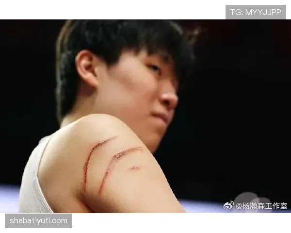 杨瀚森家里冰箱贴满训练计划，连喝口水都要掐表