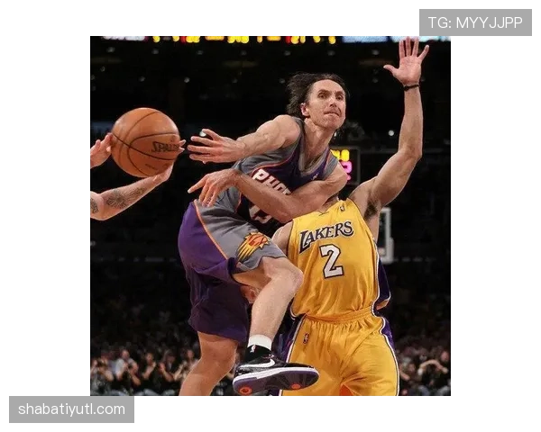 罗伯特森持球单打拉开空间与魔术师组织差异